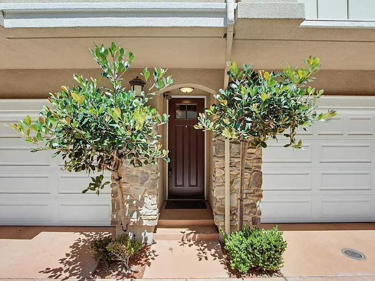 2115 Cosmo Way — Photo 3