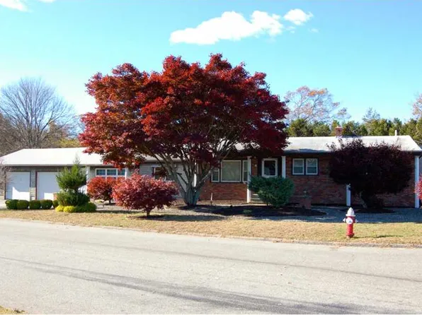 3 Lachance Ave, Warwick, RI 02889