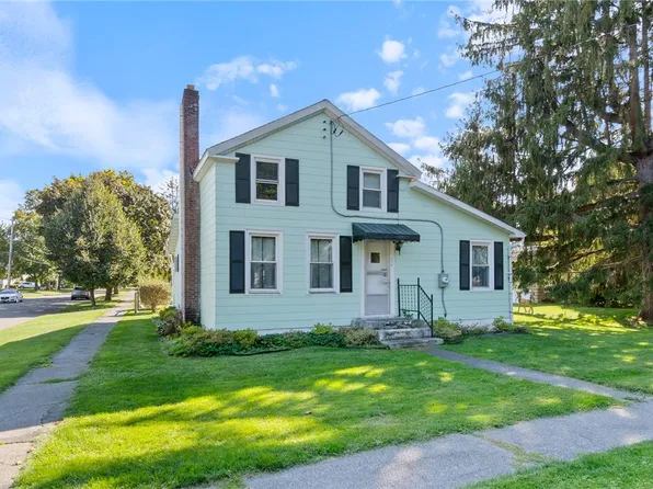 26 Jackson St, Lyons, NY 14489