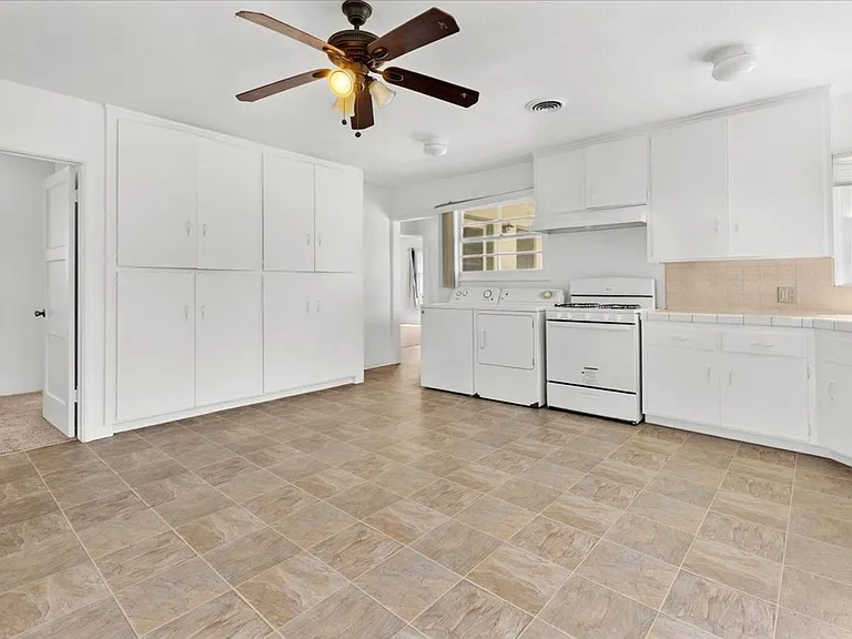 8020 Cowan Ave — Photo 4