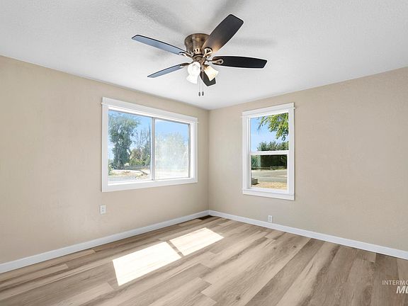 5th image of 234 13th Ave W
