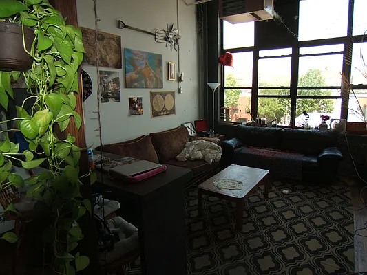 Rented by Joel Weisz, LREB | media 23