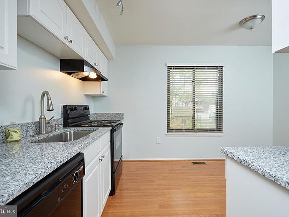4th image of 1222 Driftwood Ct
