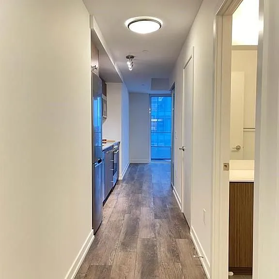 5 Wellington St S — Photo 2