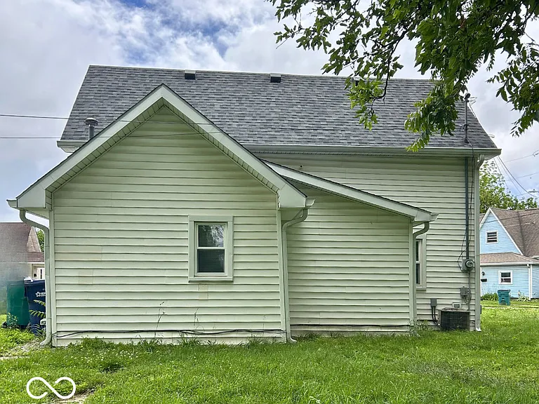 814 Powell St — Photo 32