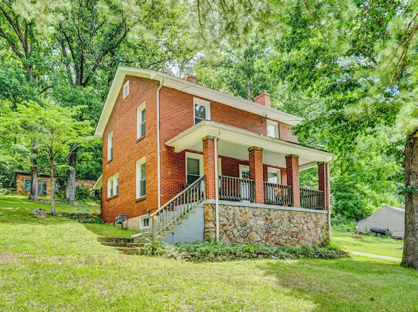 1831 S Carpenter Dr, Covington, VA 24426