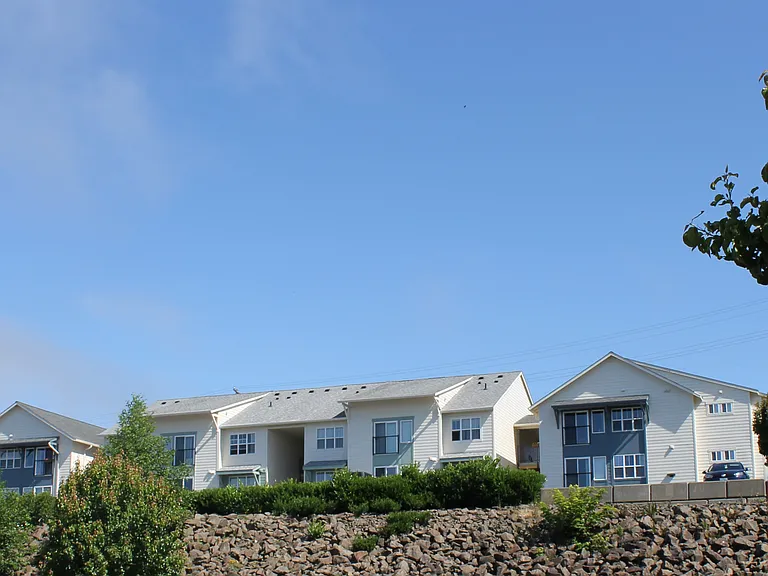 Yacht Club Apartments — Photo 3