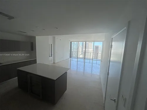 88 SW 7th St #3307 Photo 1