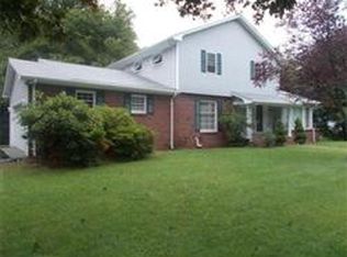 2 Liberty Ln, Attleboro, MA 02703