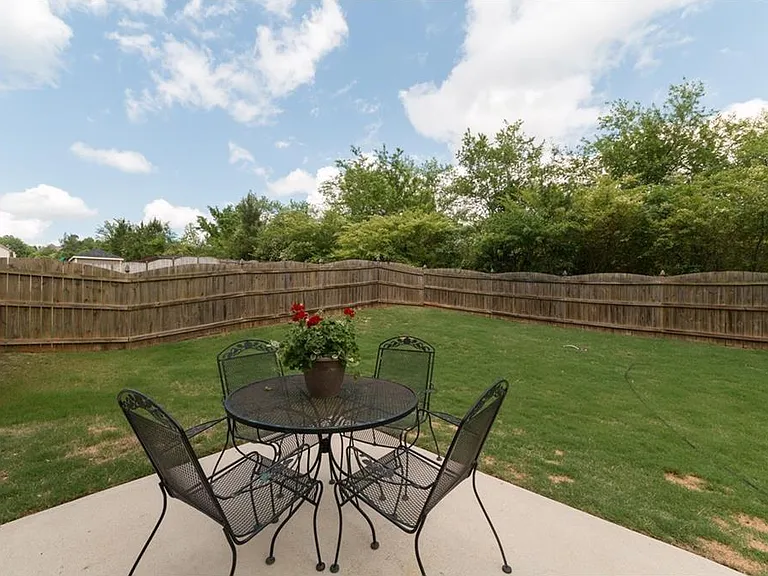 2365 Mindy Ln — Photo 2