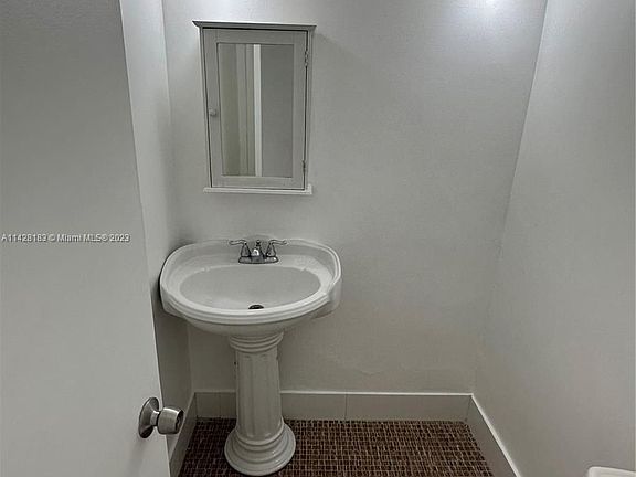 5th image of 1400 NE 169th St APT 110