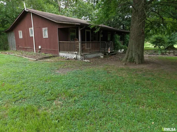 410 S Poplar St, Sesser, IL 62884