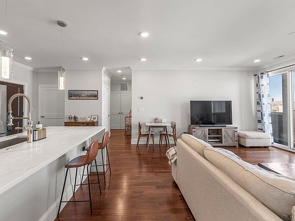 5th image of 87 Medford St #209