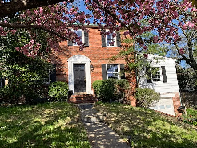 2729 S Arlington Ridge Rd #SUNNY UPSTAIRS