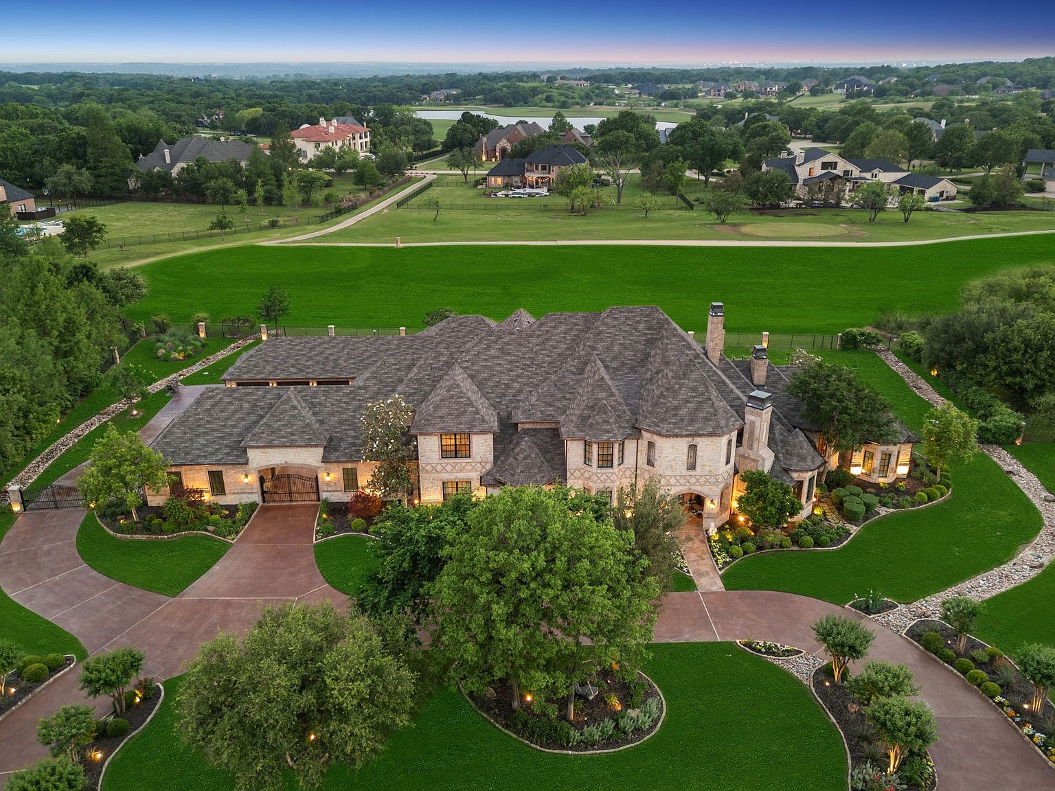 R & Nページです 8505 Amen Cor, Flower Mound, TX 75022 | Zillow