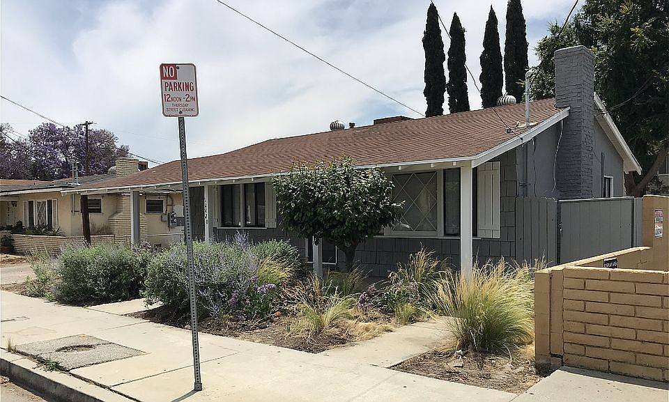 2nd image of 12420 Oxnard St