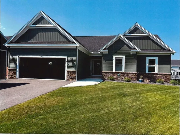 430 Whistlers Cove Ln, Rochester, NY 14612