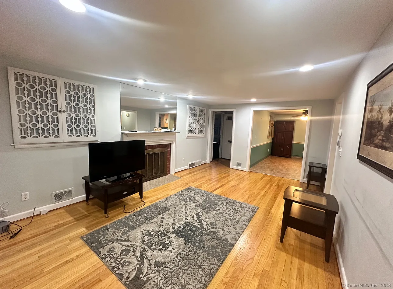 3 bed, 1636 sqft, $3,100 — Photo 2