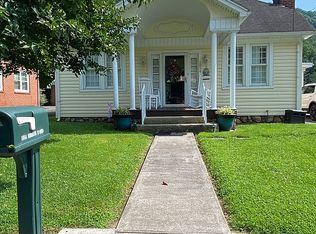 1054 Watkins St, Grundy, VA 24614