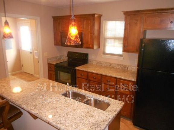 2nd image of 1407 E Seminole St