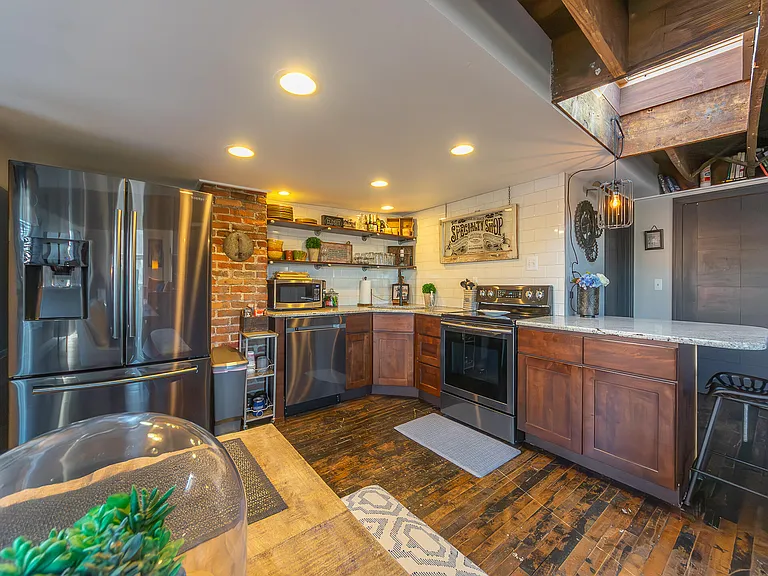104 W Main St #304 — Photo 8