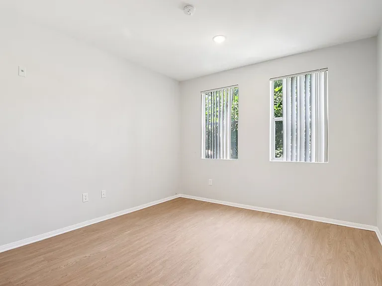 2245 Beverly Glen — Photo 17