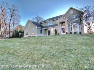 6320 Summit Cir, Chanhassen, MN 55317