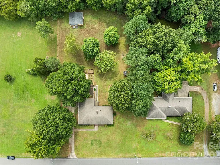 8105 Douglas Dr — Photo 5