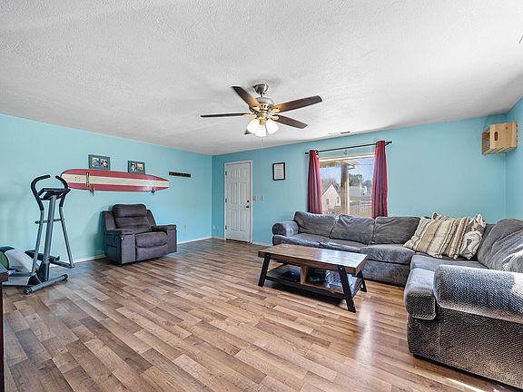 2nd image of 1002 Evergreen Dr