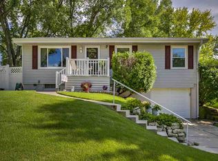 8839 Spaulding Cir, Omaha, NE 68134