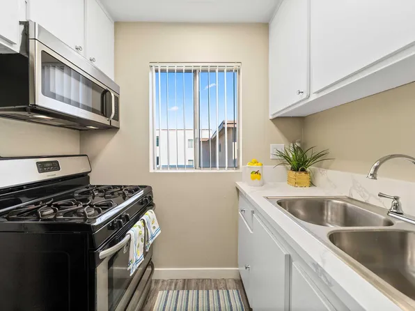 Summerview Beach Resort Luxury Apartments