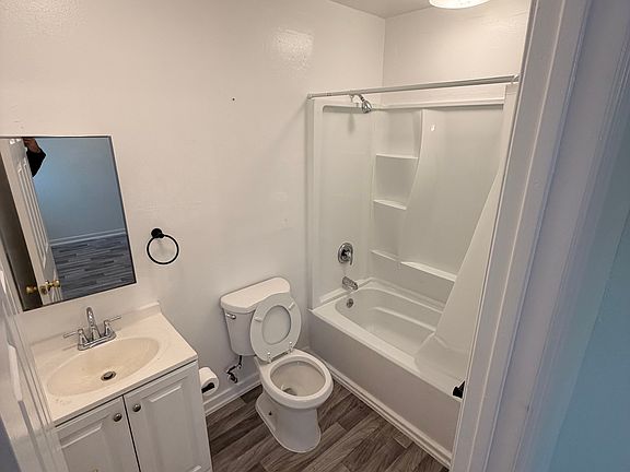 3rd image of 1820 W 11th St APT 1