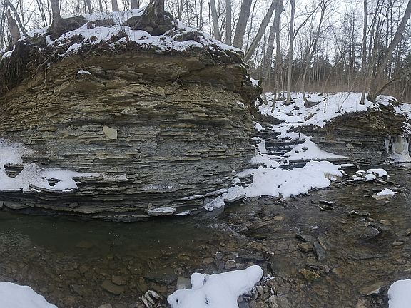 4th image of 46 East Dr