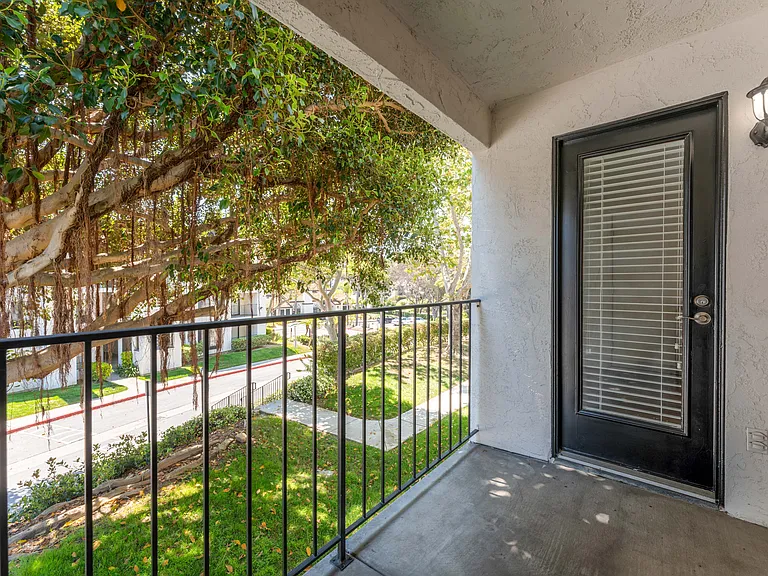 Mirada at La Jolla Colony Apartments — Photo 22