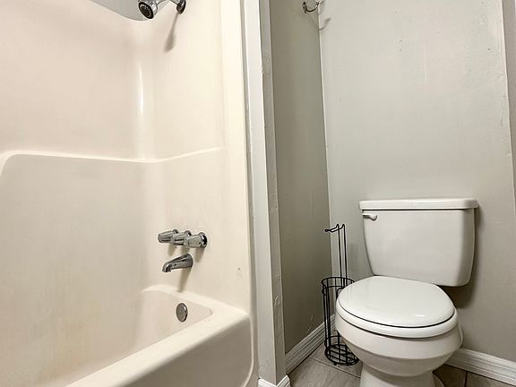 4th image of 439 E Kaley St #B