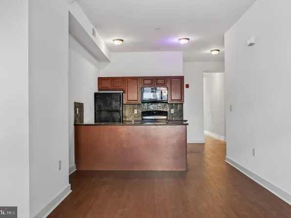 6040 Market St #1, Philadelphia, PA 19139