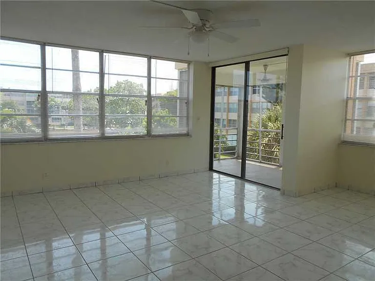 2731 Taft St #309 — Photo 1