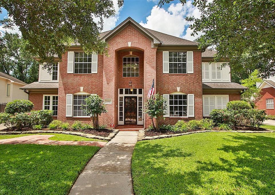 Classic Village Builders 2-story in Northwest Houston's master-planned community of Copperfield.