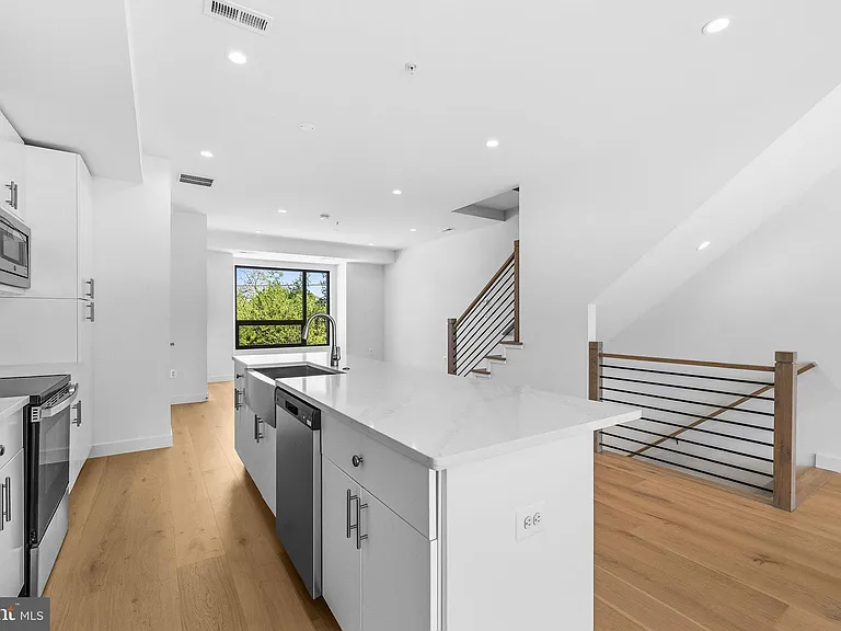 2532 Elvans Rd SE — Photo 30