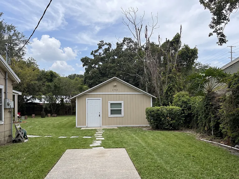 2702 S Brown Ave — Photo 1