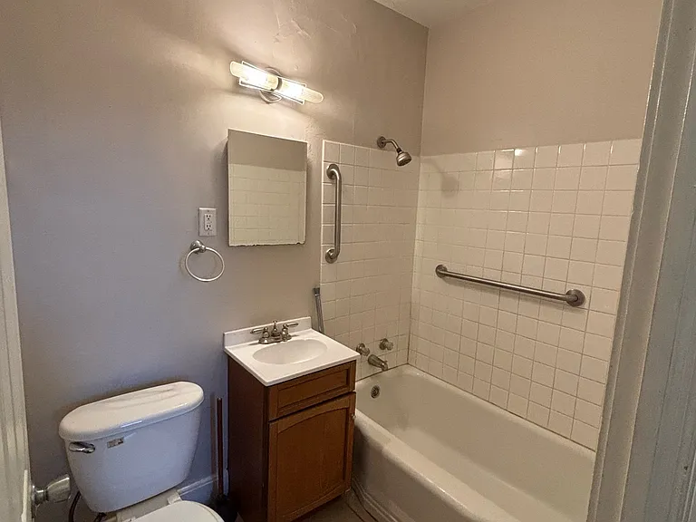 421 W 3rd St #102 — Photo 5