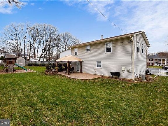 5th image of 2261 Mistwood Cir