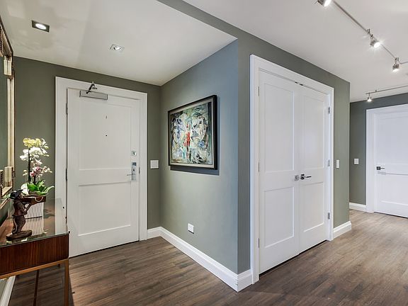 2nd image of 3930 N Pine Grove Ave APT 3015