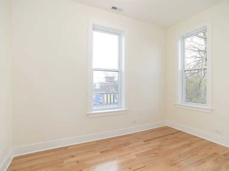 416 N Troy St #1 — Photo 21