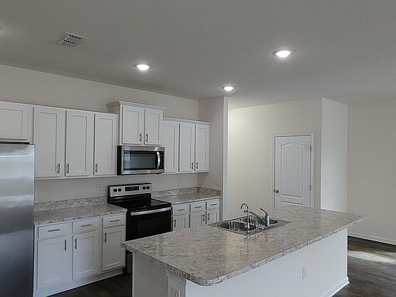 5th image of 8279 MEADOW WALK Lane