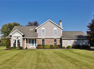 31 Gravel Hill Ln, Honeoye Falls, NY 14472