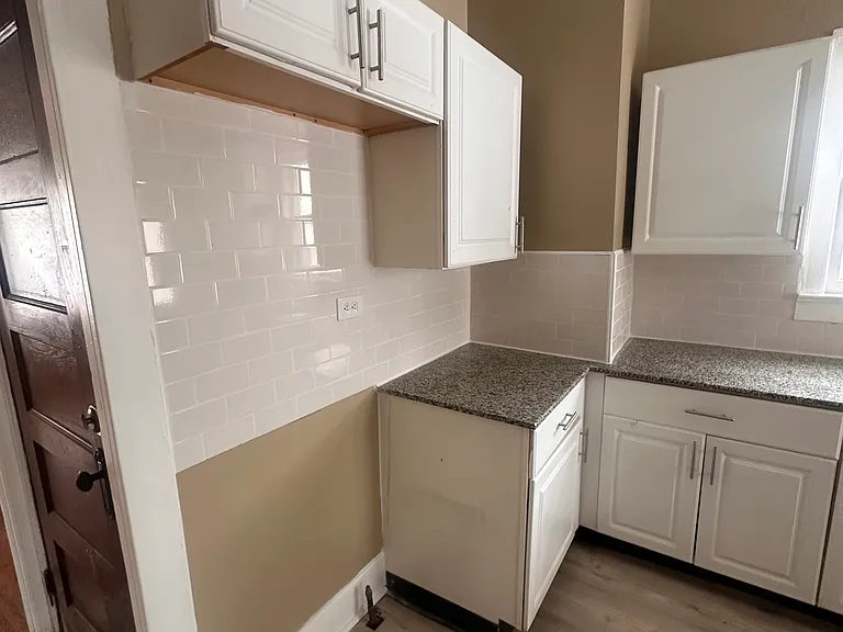 461 Melville St #1 — Photo 4
