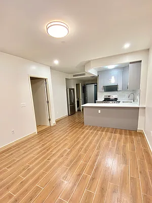 Rented by E Realty International Corp | media 31