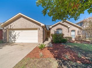 1028 Gaines Mills Rd, Grand Prairie, TX 75052