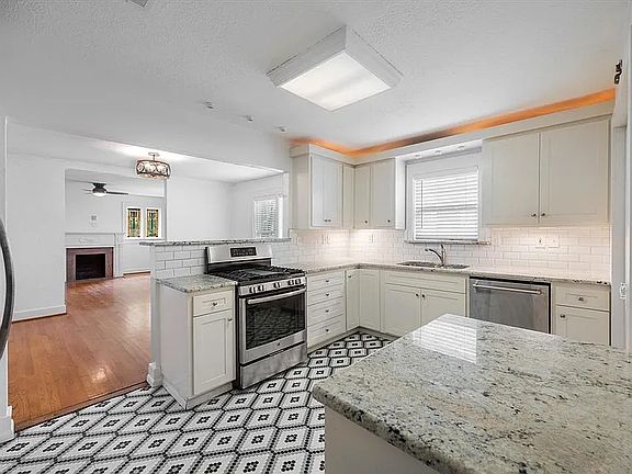 4th image of 3221 Greene Ave